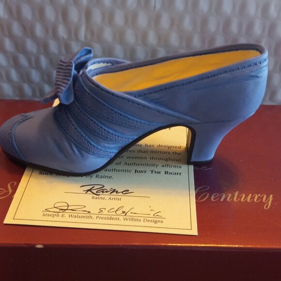 Just The Right Shoe  By Raine Class Act  Mini Figurine 25042 - Picture 1 of 12